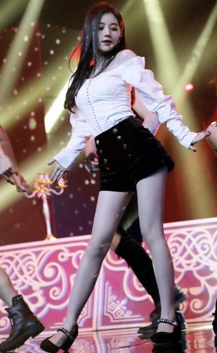 悠月舞丝袜番号,性感诱惑，丝袜美腿演绎激情诱惑