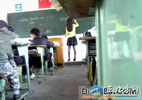 上班女教师丝袜图片,丝袜映衬下的优雅女教师风采